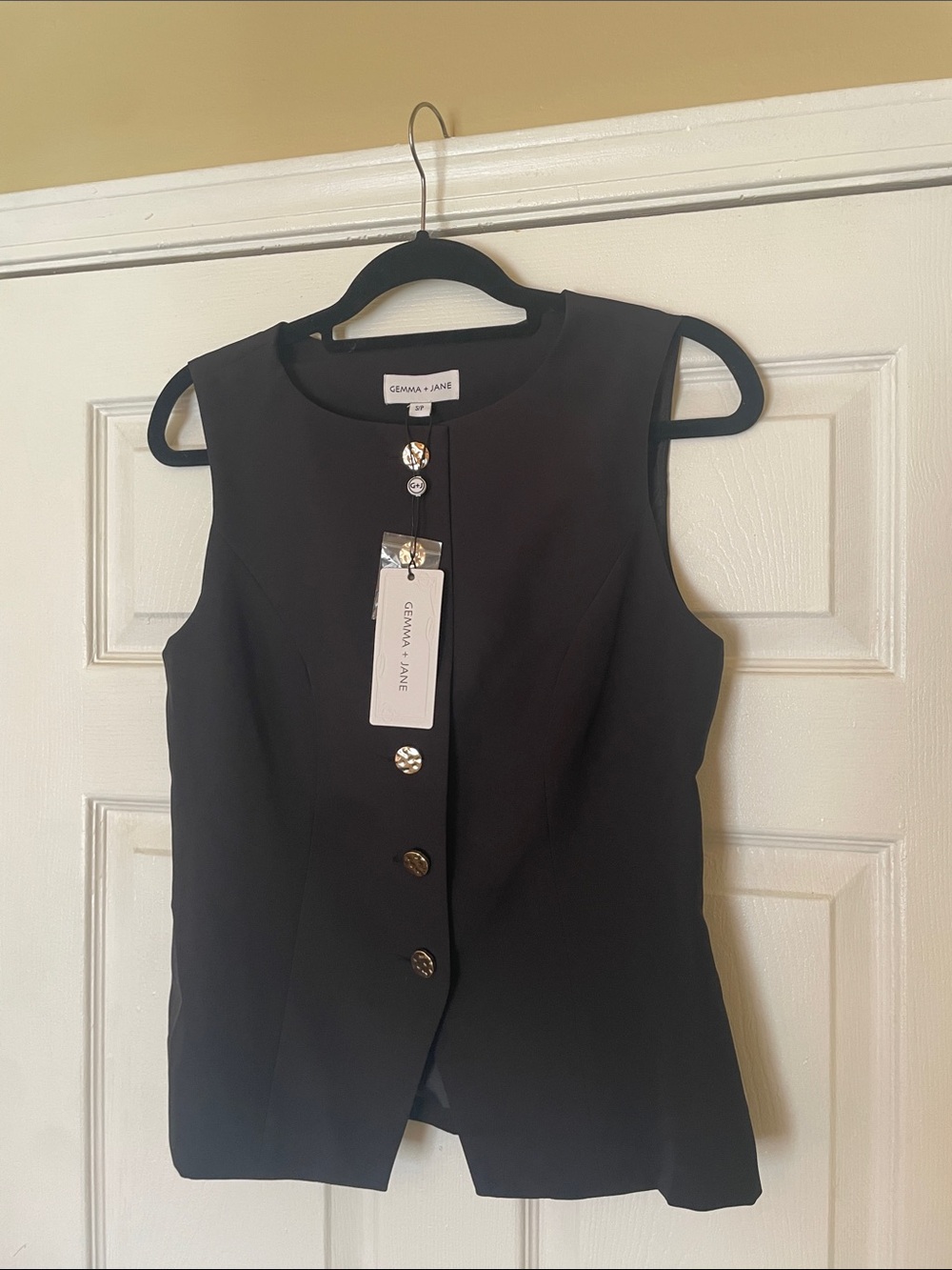 Cienna + Jane Black Sleeveless Button Front Vest Top